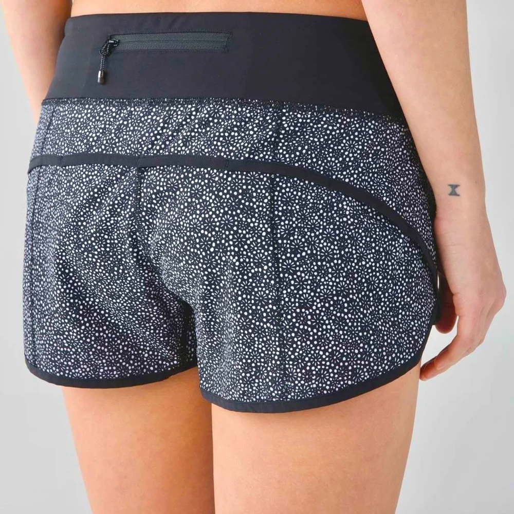 lululemon Speed Short Size 4 in Freckle Flower Black White NWT - Picture 1 of 6